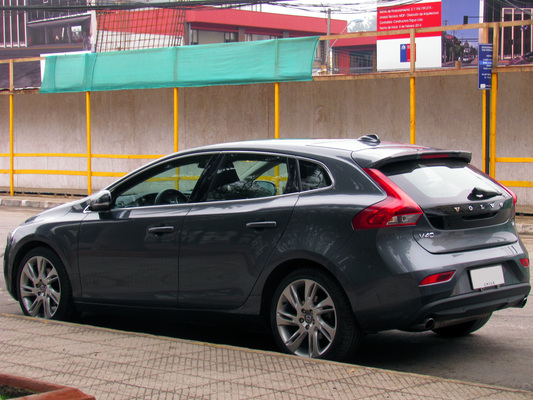 Volvo V40 150 CH SUMMUM GEARTRONIC A Diesel
