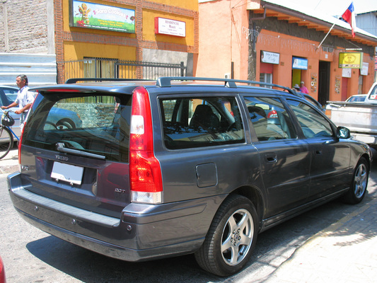 Volvo V70 V70 D5 215 CH STOP&START MOMENTUM Diesel