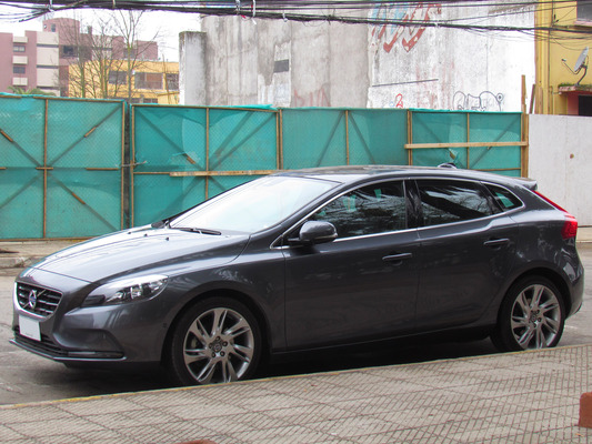 Volvo V40 150 CH SUMMUM GEARTRONIC A Diesel
