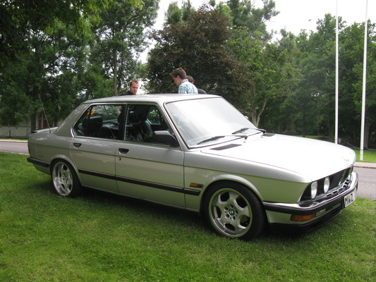 BMW 528 I 528I 245 CH M SPORT A Essence