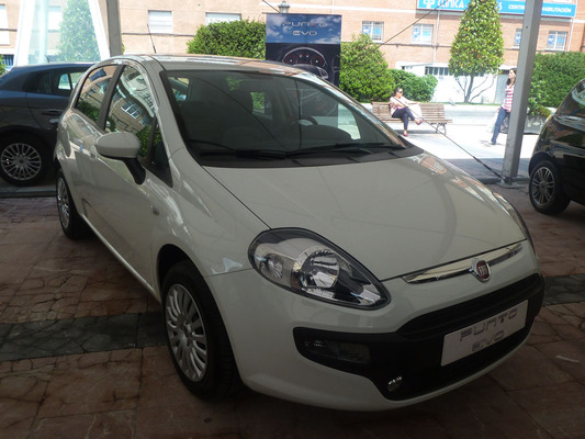 Fiat Punto 77 CH YOUNG Essence