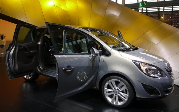 Opel Meriva MERIVA 1.4 - 100 CH TWINPORT ESSENTIA Essence