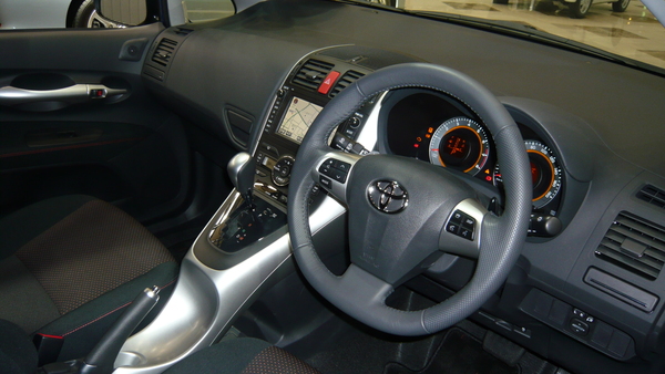 Toyota Auris 99 CH STYLE Essence / Electrique