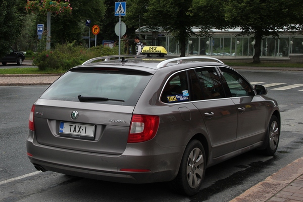 Skoda Superb Combi 140 CH ELEGANCE DSG Diesel