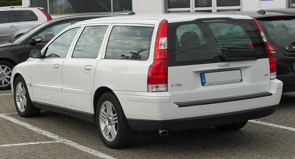 Volvo V70 V70 D5 215 CH MOMENTUM GEARTRONIC A Diesel