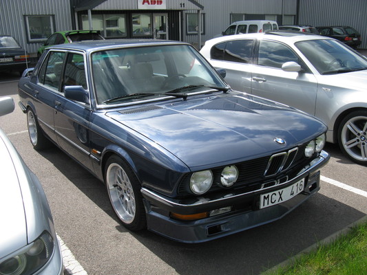 BMW 528 I 528I 245 CH LOUNGE PLUS Essence