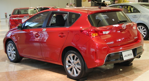 Toyota Auris 99 CH STYLE Essence / Electrique