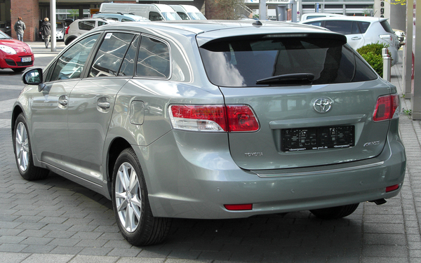 Toyota Avensis 124 D-4D SKYVIEW 5 PORTES Diesel