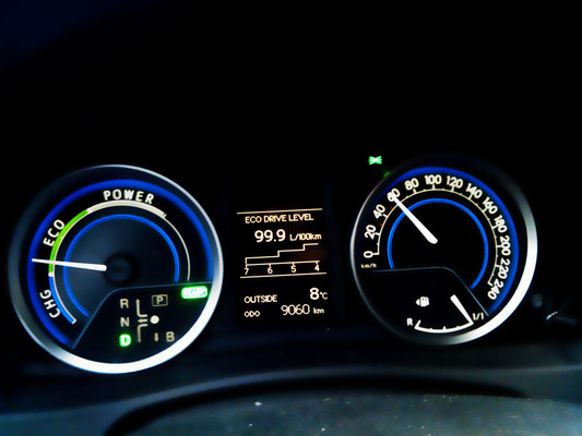 Toyota Auris 99 CH STYLE Essence / Electrique