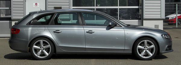 Audi A4 Avant 211 CH ATTRACTION S TRONIC A Essence