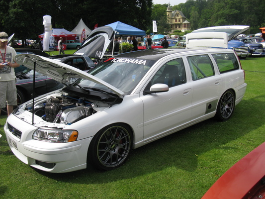 Volvo V70 V70 D3 150 CH MOMENTUM GEARTRONIC A Diesel