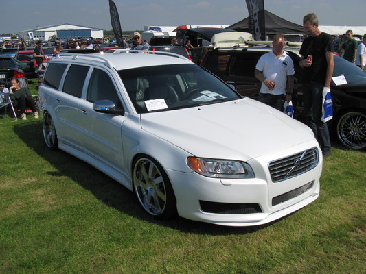 Volvo V70 V70 D4 AWD 181 CH MOMENTUM GEARTRONIC A Diesel