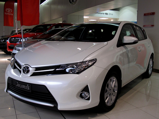 Toyota Auris 99 CH STYLE Essence / Electrique