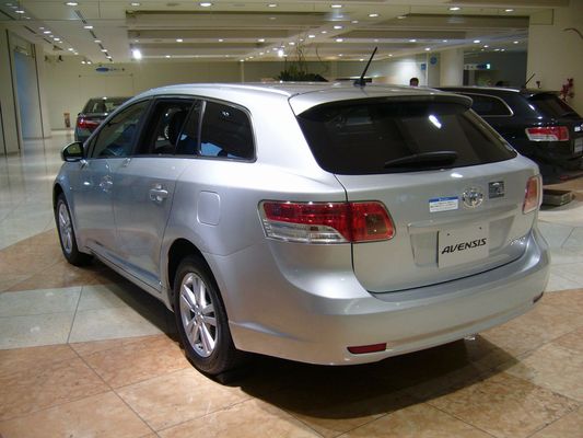 Toyota Avensis 147 VVT-I SKYVIEW 5 PORTES Essence