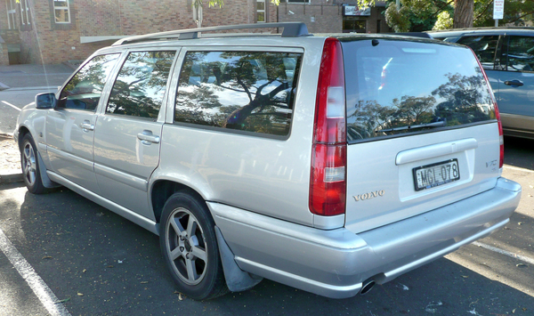 Volvo V70 V70 D3 150 CH MOMENTUM GEARTRONIC A Diesel